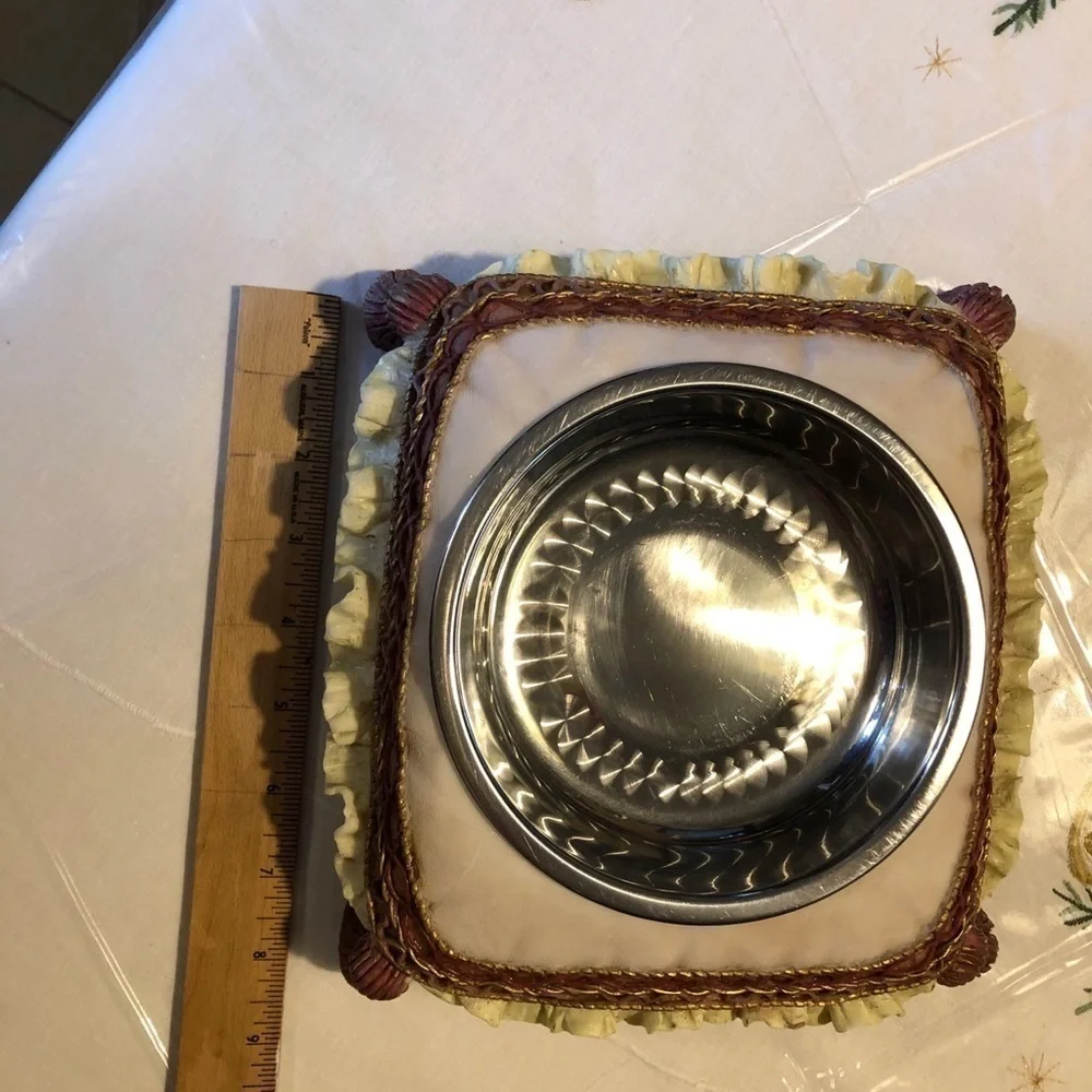 013 Pampered pet elaborate dog food bowl